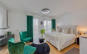 Cinéma Moon Luxury - Gare 3min - Proche Paris